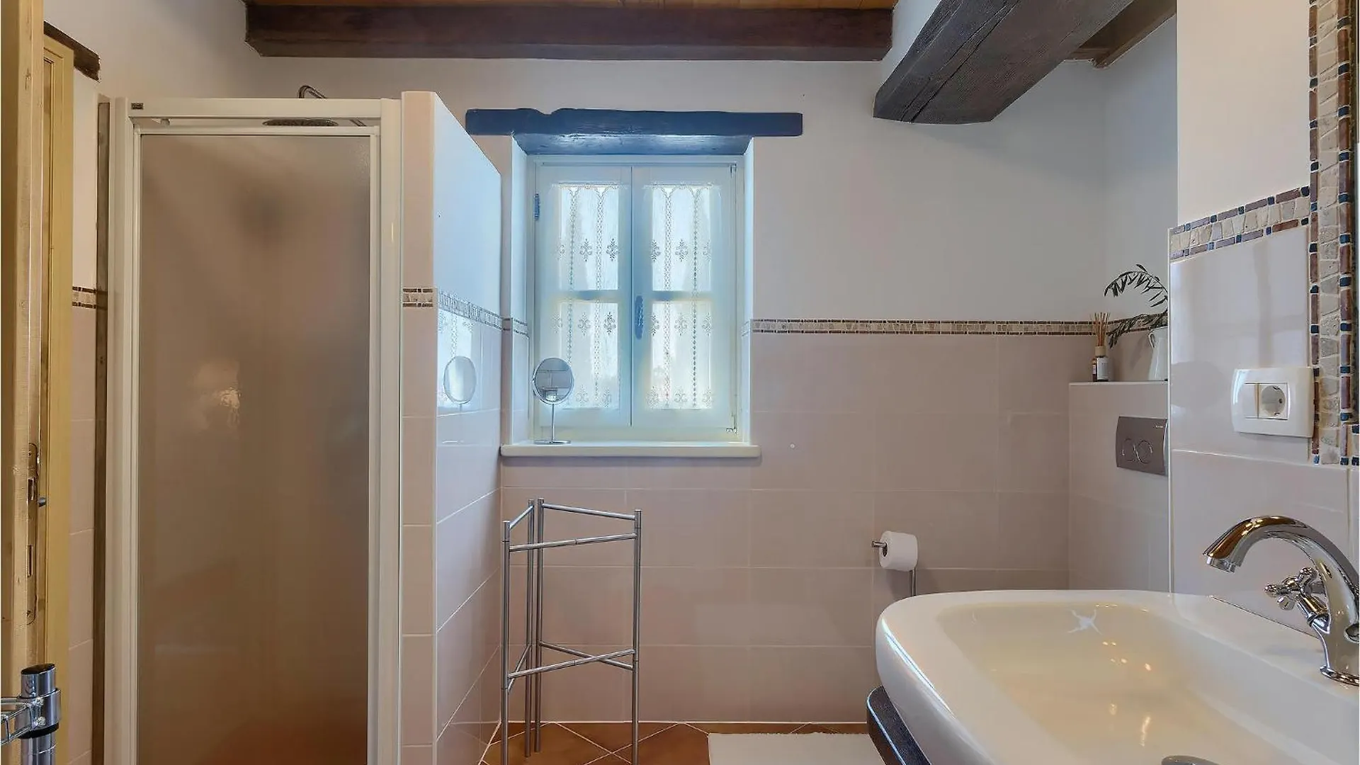 度假居 Lovely Home In Muntrilj With Wifi